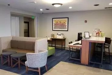 Holiday Inn Express Hotel And Suites Lincoln Airport, An Ihg