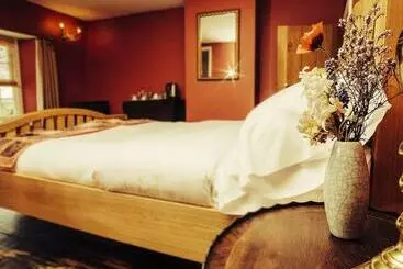 Отель The White Lion Inn