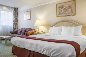 בית מלון כפרי Clarion & Conference Centre