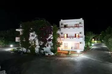 Sandy S Studios Apartments & Log Villas