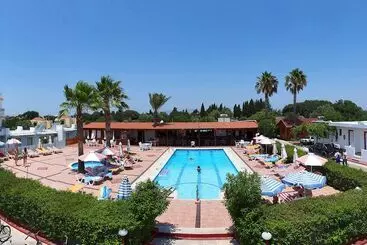 Sandy S Studios Apartments & Log Villas