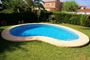 آپارتمان‌های توریست‌ها Villa Santa Lucia