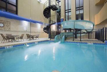 فندق Holiday Inn Express & Suites Mitchell, An Ihg