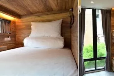 Hotelli Rezt Bangkok   Hostel