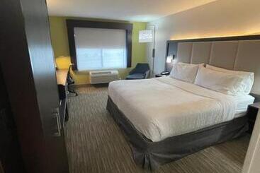 Holiday Inn Express Hotel & Suites Las Vegas, An Ihg