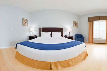 Отель Holiday Inn Express  Bentleyville