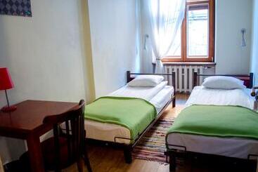 Red Nose Hostel With Self Check In