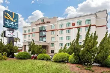 Hotel Quality Inn & Suites