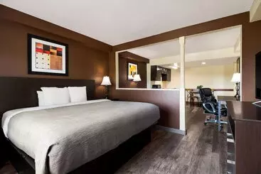 Hotel Quality Inn & Suites