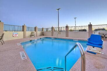 Отель Candlewood Suites Fort Stockton, An Ihg