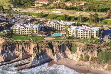هتل Dolphin Bay Resort And Spa