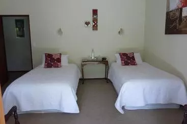 קוטג'' Thorold Country House