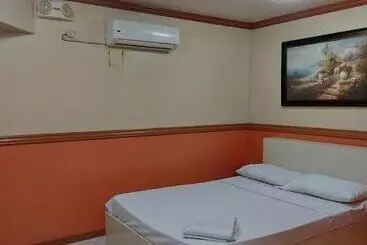 Kokomos Hotel And Restaurant