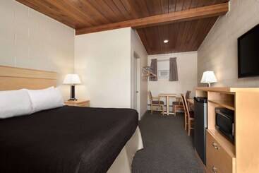 هتل Thriftlodge Moose Jaw