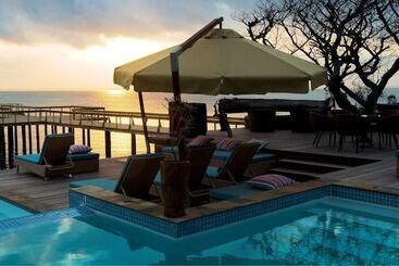 בית מלון כפרי Dugong Beach Lodge