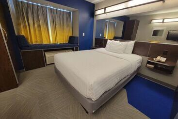Microtel Inn & Suites By Wyndham Bluffs