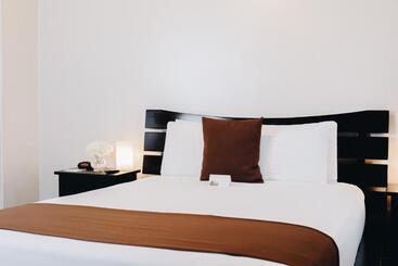 هتل Ocean Reef Suites