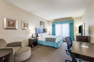 Отель Wingate By Wyndham New Braunfels