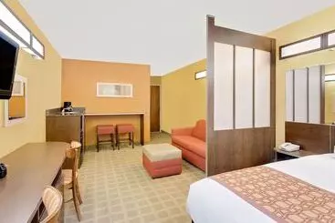 Microtel Inn & Suites By Wyndham Princeton