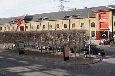 Fox Apartments