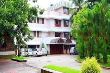 Hotel Highway Garden