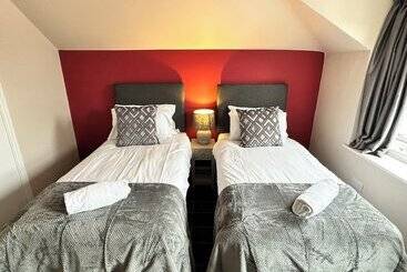 בית מלון כפרי The Prince Albert Pub &