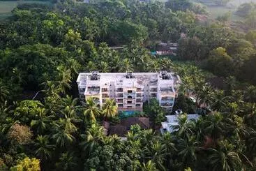 Treehouse Blue Hotel & Serviced Apartments