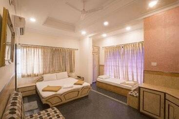 בית מלון כפרי Suriya International