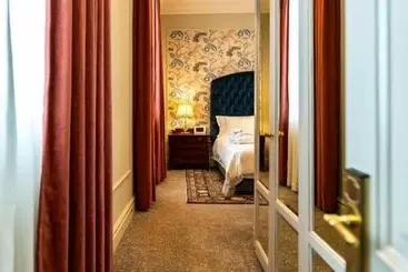 Отель The Monarch