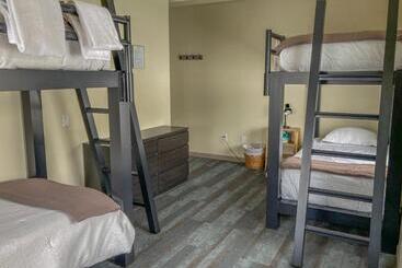 Отель Crested Butte Hostel