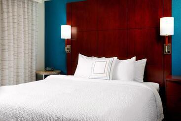 هتل Residence Inn By Marriott San Antonio Six Flags At The Rim