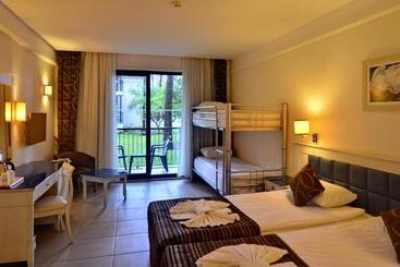 استراحتگاه Champion Holiday Village