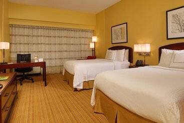 فندق Courtyard By Marriott Springfield Airport