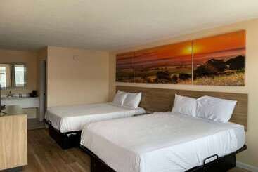 בית מלון כפרי Days Inn By Wyndham Branson Near Theatre District