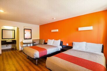 Motel 6blue Springs, Mo