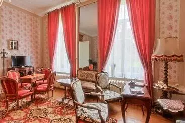 Bed and Breakfast Chateau De Moulin Le Comte