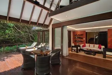 هتل Adaaran Select Meedhupparu