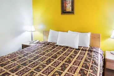 فندق Rodeway Inn & Suites