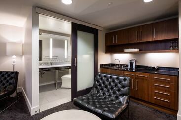 Ambassador Hotel Kansas City, Autograph Collection