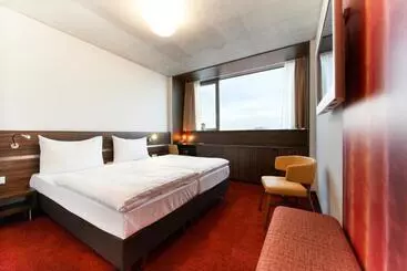 Simm S Hotel   Cityhotel Next To Metro U3