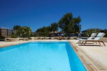 Hotell Black Rose Beach Suites