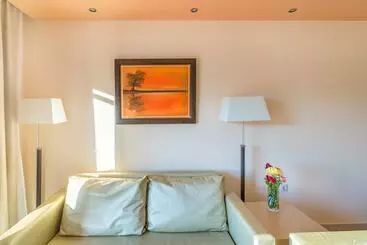 فندق Ai Yannis Suites And Apartments