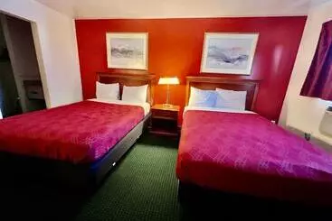 Szálloda Rodeway Inn & Suites Brunswick Near Hwy 1