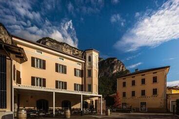 Hotel Albergo Caffe Centrale