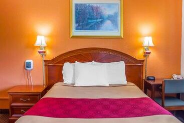 בית מלון כפרי Econo Lodge Cuba I86