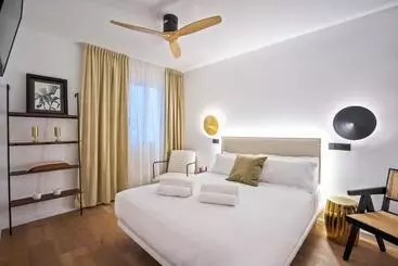 Отель Casa Trafalgar Barcelona