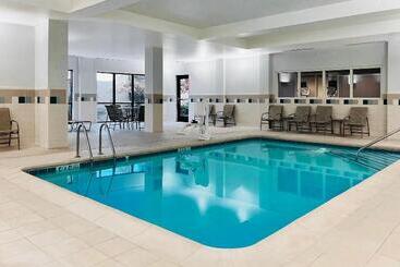 ホテル Courtyard By Marriott Jackson