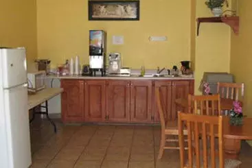 호텔 Midtown Inn And Suites