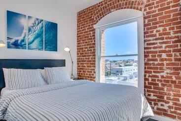 Отель Venice Breeze Suites