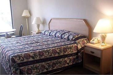 מוטל Celebration Inn